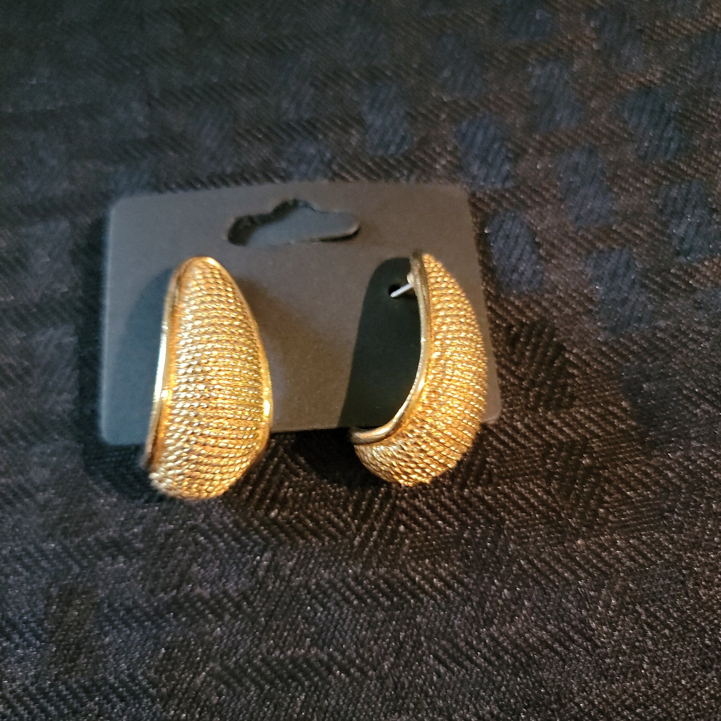 4.24.23-Gold Post